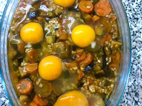 Risotto al forno con verdure e uova