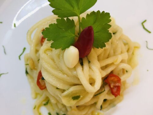 Spaghetti aglio olio e peperoncino con pasta fresca