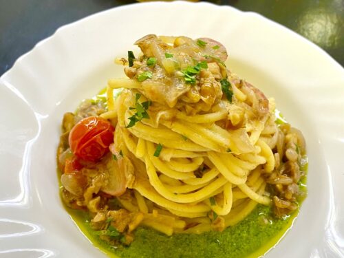 Pasta con ricciola e pesto di ravanelli