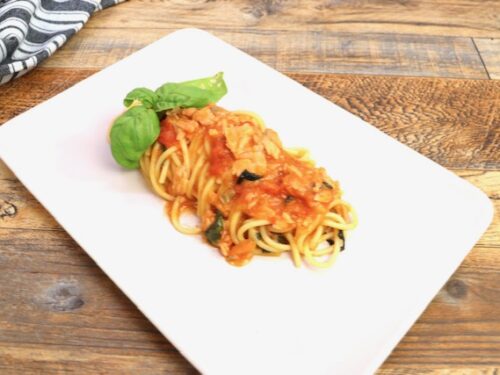 Spaghetti con salmone affumicato e pomodorini