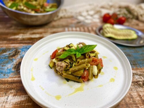 Pasta di legumi al tonno e zucchine grigliate