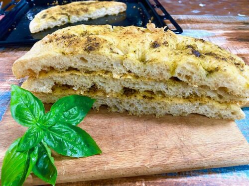 Focaccia leggera al pesto di basilico