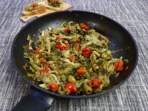 Scarola affogata in Padella: Ricetta Facile per un Contorno Gustoso Perfetto per la Scarpetta