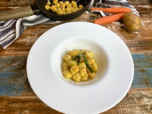 Gnocchi Morbidi di Carote e Patate al Burro e Salvia: Ricetta Facile e Gustosa