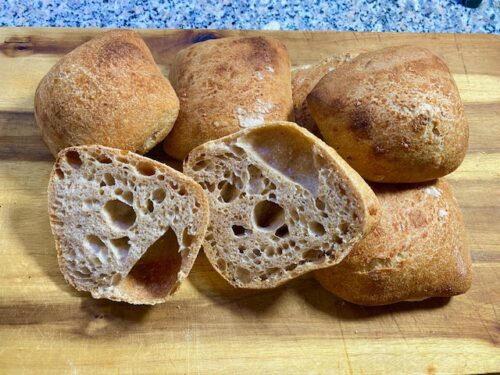 Pane Ciabatta Bolloso con Mix di Farine: Ricetta Facile e dal Risultato Perfetto