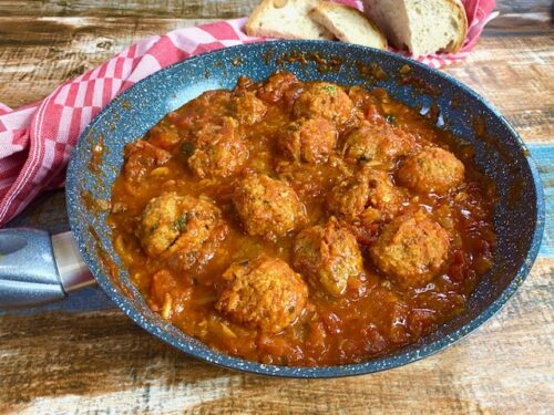Polpette di Pane al Sugo: Ricetta Gustosa e Anti-Spreco