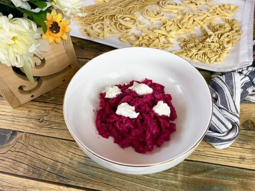 Pasta Cremosa con Barbabietola e Burrata: Colorata, Delicata e Super Gustosa